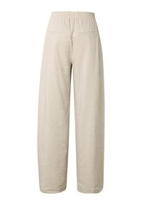 Pantalon beige à jambes larges avec une ceinture élastique et deux poches passepoilées à l'arrière, vu de dos.