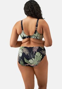 Zwart bikini set met een tropisch patroon in groene en roze bladeren. Ontworpen met verstelbare banden en een veilige sluiting.