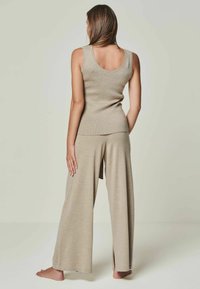 YOU LOOK PERFECT SET - Pyjama - taupe