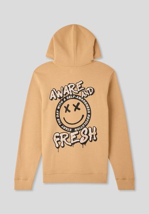 Felpa marrone con grafica frontale raffigurante una faccina sorridente e il testo "AWARE AND FRESH". Tessuto comodo, con cappuccio regolabile.