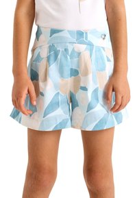 Pantaloni shorts blu chiaro con un motivo floreale a foglia nei colori blu chiaro, beige e bianco. Presentano un design plissettato e un accento in vita.
