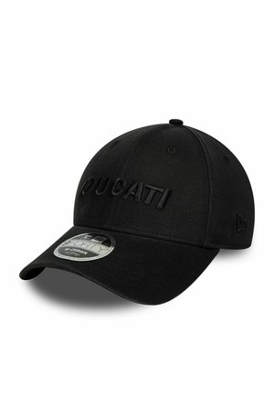 Cappellino da baseball nero con visiera curva, "Ducati" ricamato sul davanti, e un adesivo argentato sulla visiera che mostra i dettagli di "9FORTY M-CROWN".