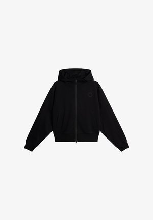 Hoodie noir zippé fabriqué en tissu doux. Comprend une capuche, deux poches latérales et un logo discret sur la poitrine. Coupe décontractée.