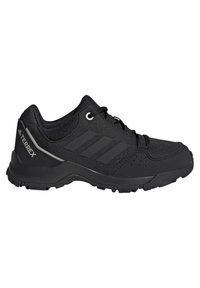 Scarpa da trekking nera Adidas Terrex a bassa altezza con chiusura con lacci e suola texture per una migliore trazione all'aperto.