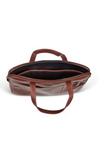 Borsa in pelle marrone con due manici e chiusura con zip, con interni foderati in tessuto nero e scomparti divisi.