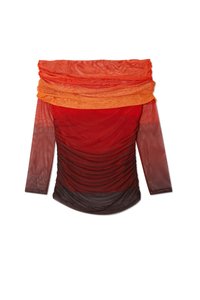 Off-shoulder topp i en gradient av oransje, rød og mørk brun mesh. Har samlet tekstur, lange ermer og lagdelte designdetaljer.