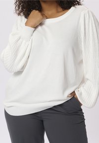 Kaffe Curve Sweter