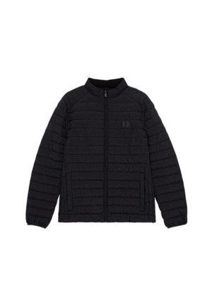 Czarna kurtka puchowa z zamkiem z przodu, prążkowanym kołnierzem i poziomym pikowaniem. Posiada dwie przednie kieszenie oraz naszywkę z logo na klatce piersiowej.