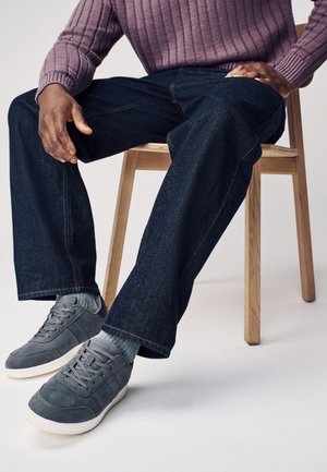 Next REGULAR FIT - Treniņu apavi - grey