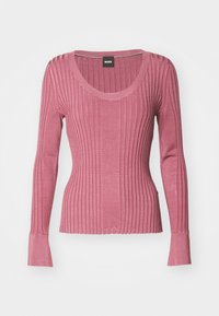 Langärmliger, gerippter Pullover in Hellrosa mit Rundhalsausschnitt und figurbetontem Schnitt. Hergestellt aus weichem Strickmaterial mit strukturierten Details.