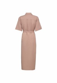 Vestido con cuello en tela rosa claro, hasta la rodilla, de mangas cortas, con la cintura ajustada con un cinturón y con pliegues en la parte posterior.
