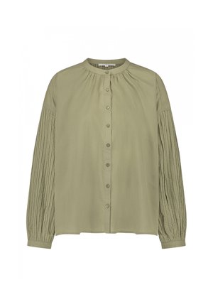 Olijfgroene blouse met knopen en een gerimpelde halslijn, en textuur in de geplooide mouwen. Zachte stof, lange mouwen en een losse pasvorm.