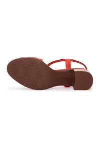Cesare Gaspari Sandaalit nilkkaremmillä - red