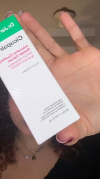 Cicapair Intensive Soothing Repair Serum i en hvit eske med grønne og rosa detaljer; teksten inkluderer produktdetaljer og spesifikasjoner.