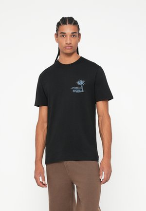 Tricou din bumbac negru, cu guler rotund, având un grafic cu un palmier albastru și logo pe pieptul stâng. Textură moale și croială lejeră.