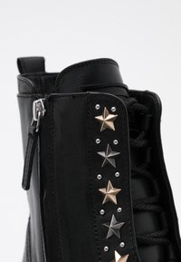 TWINSET Bottines à plateau - black