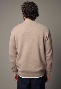 Thumbnail Image 5