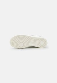Nike Sportswear - AIR FORCE 1 '07 NEXT NATURE - Trainers - summit white/mica green/sail - 3