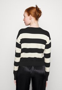 Noisy May CROP KNIT NOOS - Stickad tröja - black