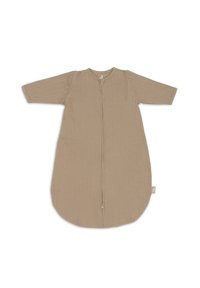 Beige babyslaapzak met lange mouwen, geribbelde textuur en een ritssluiting aan de voorkant. Gecoördineerde onderkant voor comfort.