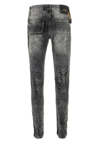 Jean en denim gris avec une finition délavée, cinq poches et une coupe slim. Coutures distinctives et un patch en cuir à l'arrière de la taille.