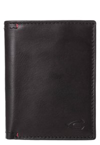 Zwart leren bi-fold portemonnee met subtiele gegraveerde logo in de rechterbenedenhoek en een kleine rode draadstiksel aan de linkerrand.