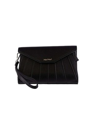 Clutch in finta pelle nera con design plissè, chiusura a patta magnetica e tracolla removibile. Accentatura del logo dorato sulla parte anteriore.