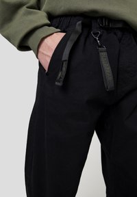 PULL&BEAR Kalhoty - metallic black