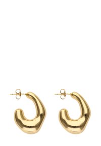 Guld hoop øreringe med et glat, buet design. De har en poleret overflade og lukkes med en stift og sommerfuglskræmmer.