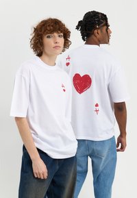 YOURTURN - UNISEX - Marškinėliai su spaudiniu - white Miniatiūros vaizdas 1