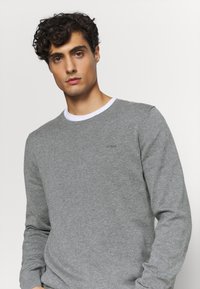 s.Oliver Sweter
