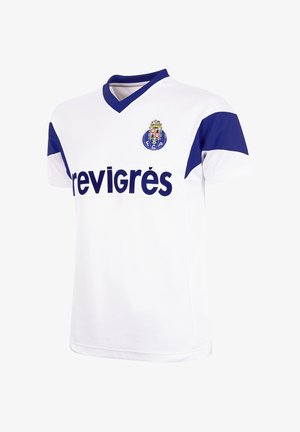 Wit voetbalshirt met blauwe kraag en schouderaccenten, "revigrés" sponsortekst en FC Porto-embleem op de borst.