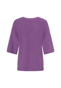 Pull court à manches courtes violet tricoté avec un col rond, une texture côtelée et une coupe décontractée, présenté de dos sur un fond blanc.
