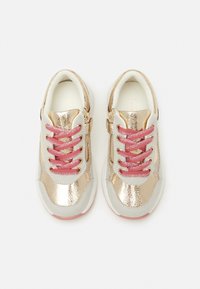 Friboo Sneakersy niskie
