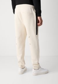 BOSS TRACKSUIT SET - Tepláková súprava - open white