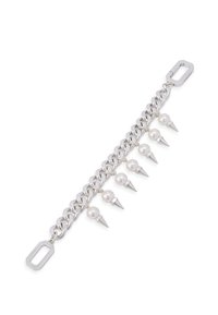 Silverkedja bracelet med växlande spikar och pärlor, med en platt oval spänne. Designen inkluderar en texturerad yta.