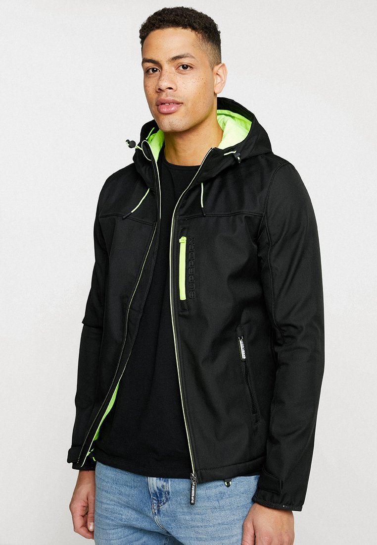 hooded windtrekker