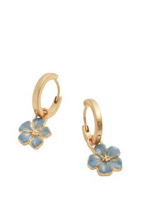 Orecchini a cerchio in oro, caratterizzati da un ciondolo a forma di fiore smaltato blu, dettagliato con un centro dorato, che combina finiture lisce e texture.