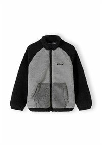 Veste en polaire grise et noire avec un col montant, fermeture éclair sur le devant et deux poches avant ; tissu texturé avec un aspect doux.