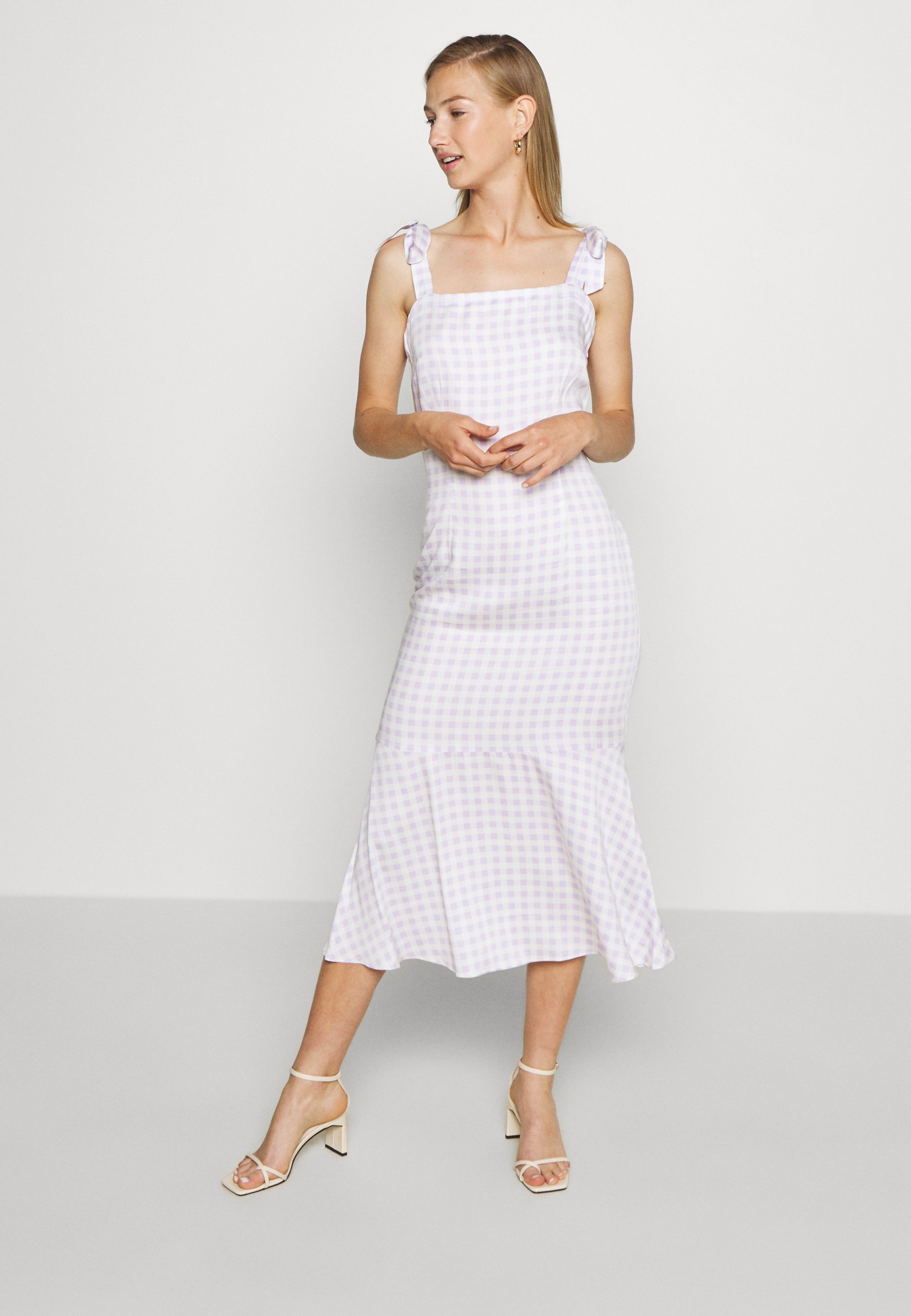 NA KD Klänningar online | Köp din klänning på Zalando.se NA KD SQUARE NECK SIDE SLIT MIDI DRESS Stickad klänning