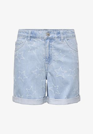 Short en denim bleu clair avec ourlets retroussés et motifs d'étoiles embossés, avec fermeture à boutons sur le devant et poches latérales.