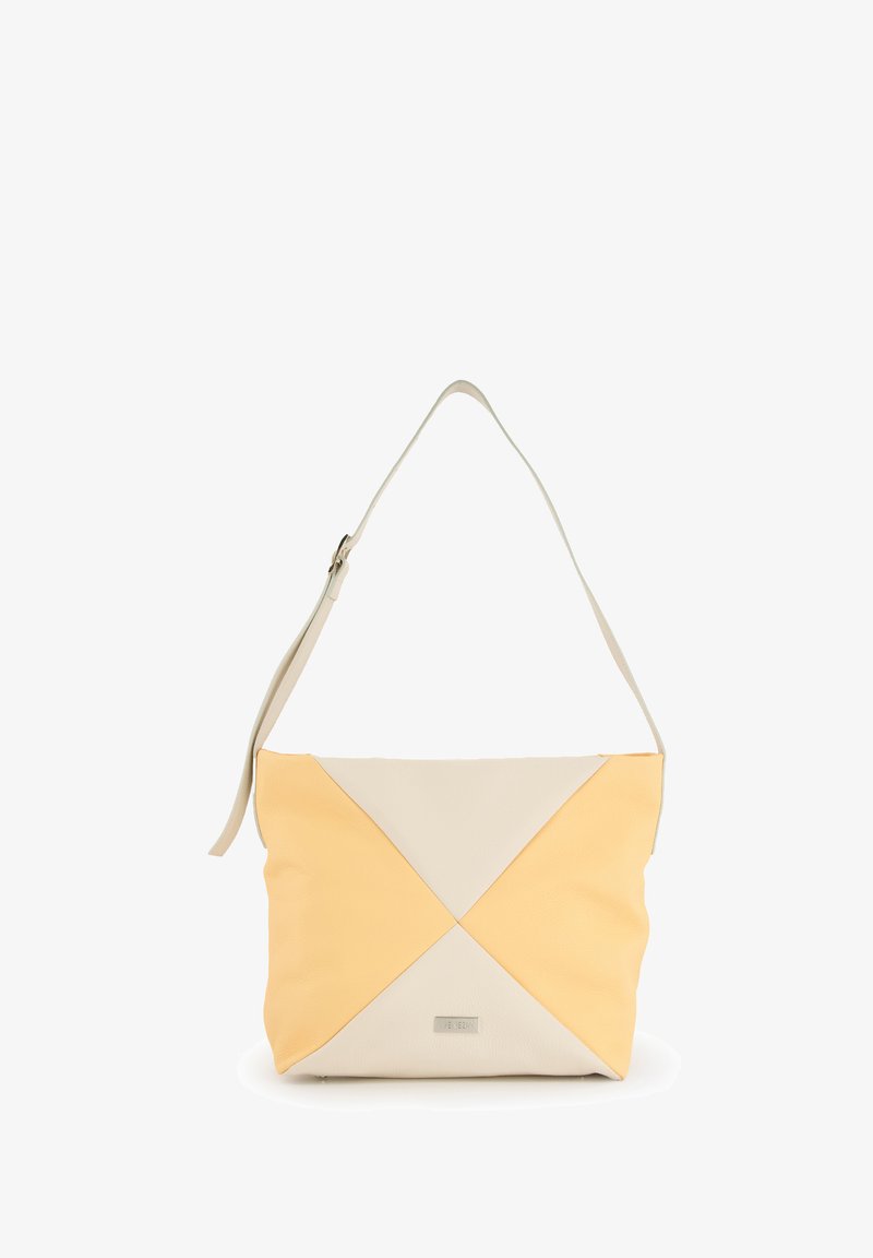 Sac à épaule à motif géométrique jaune et crème avec une texture douce et une bandoulière réglable, présentant une étiquette de marque métallique à l'avant.