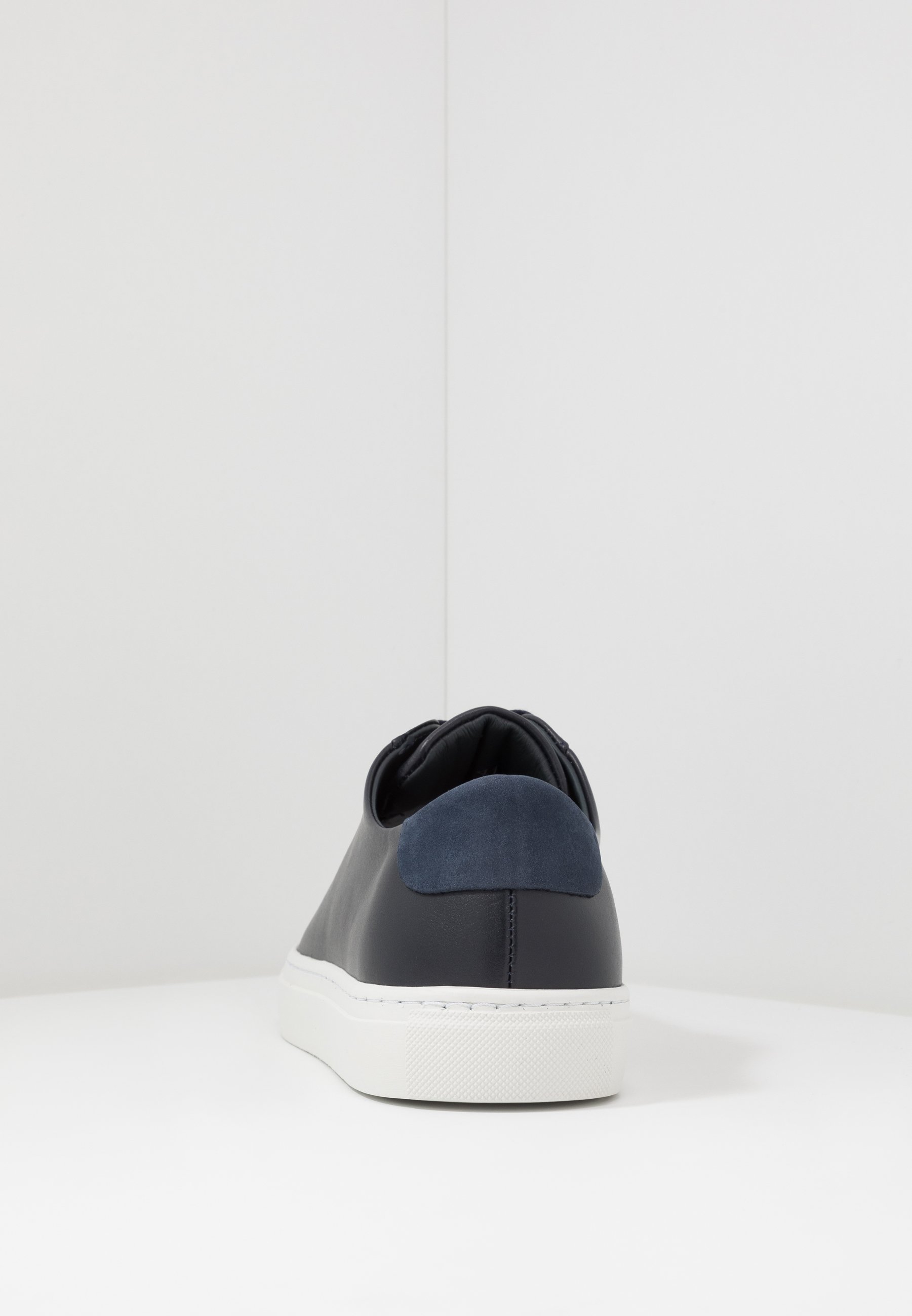 Filippa K MORGAN Joggesko navy Zalando.no Filippa K MORGAN Joggesko navy Zalando.no