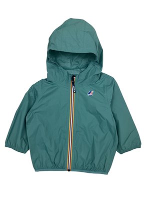 Giacca antipioggia con cappuccio verde per bambini, con polsini elastici e cerniera frontale con banda multicolore e logo K-Way sul petto.
