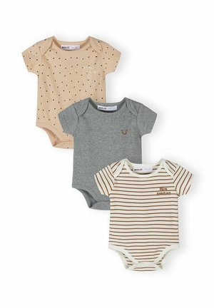 Trzy krótkie body niemowlęce: beżowe w czarne kropki, szare z małym logo oraz kremowe w brązowe paski z tekstem "Big Smile".