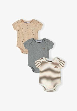 Trei body-uri pentru bebeluși cu mâneci scurte: bej cu puncte negre, gri cu un mic logo și crem cu dungi maro și textul „Zâmbet Mare”.