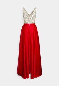 Mascara Roupa de cerimónia - red