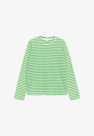 Długi rękaw w zielono-białe poziome paski z okrągłym dekoltem, rozłożony płasko na białym tle.