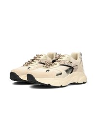 Zapatillas deportivas de un ligero tono beige, fabricadas en malla y ante. Incluyen detalles texturizados, suela negra y cordones con un patrón.