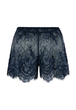 Navyblauwe kanten shorts met een geschulpte zoom, voorzien van ingewikkelde bloem- en geometrische patronen, een elastische tailleband en een doorschijnende textuur.